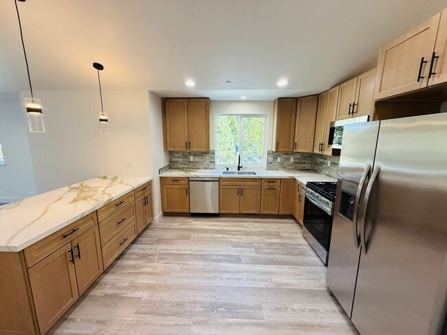 Building Photo - 1084 Dedi Ave