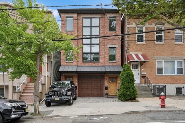 Building Photo - 94 Leonard St