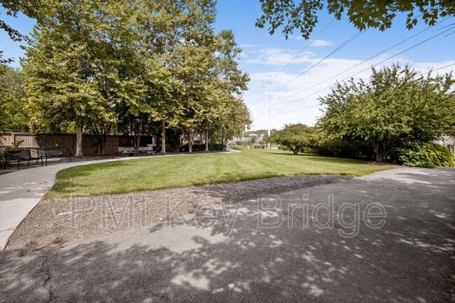 Building Photo - 2200 N Westmoreland St