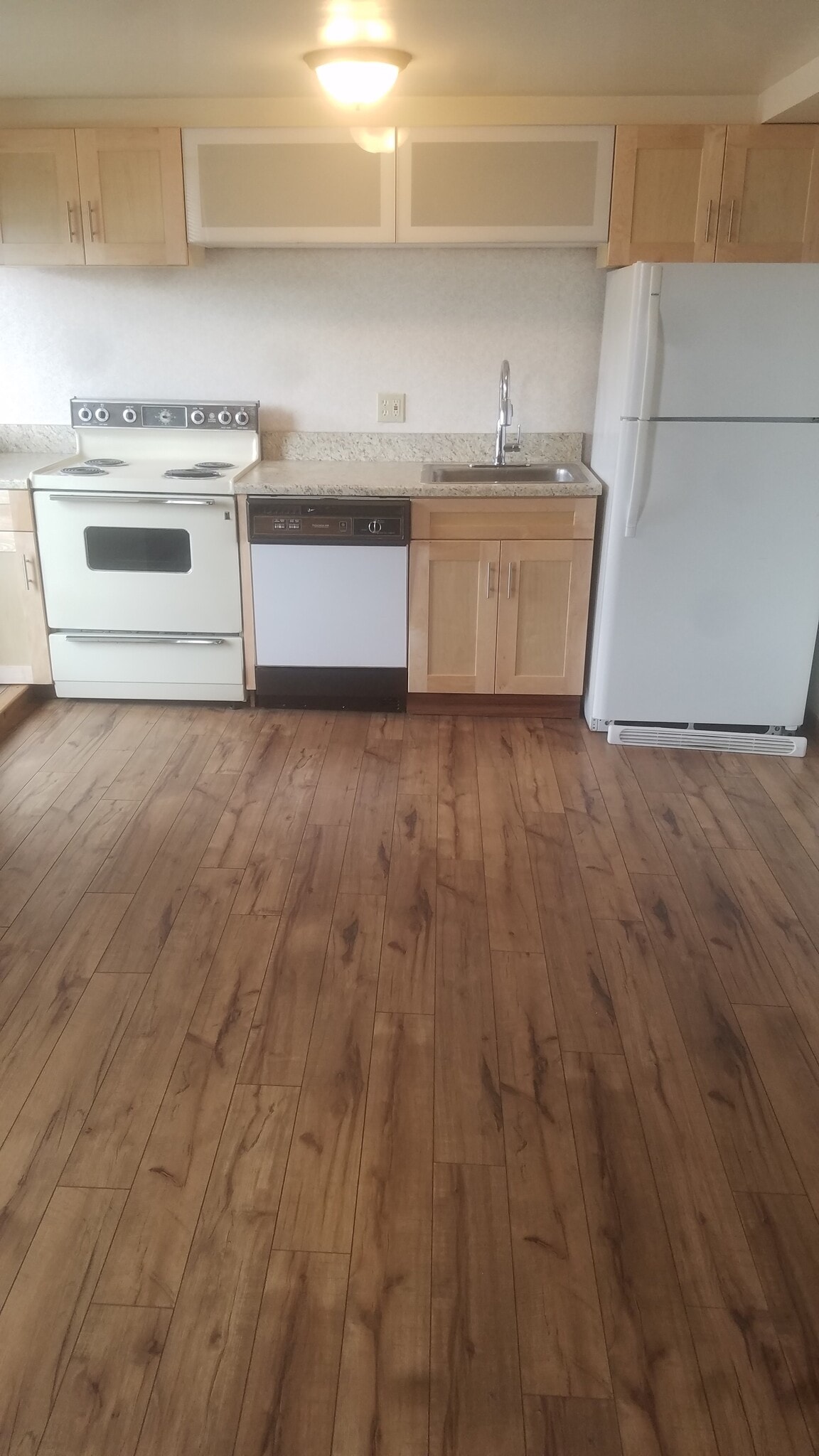 Building Photo - 749 S Millvale Ave