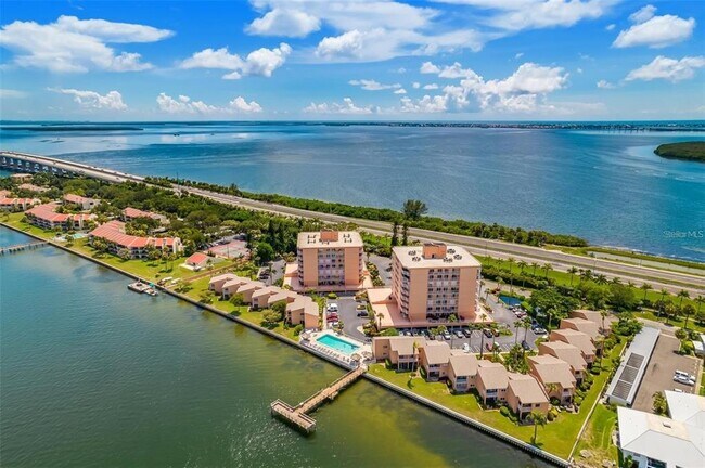 Building Photo - 7430 Sunshine Skyway Ln S