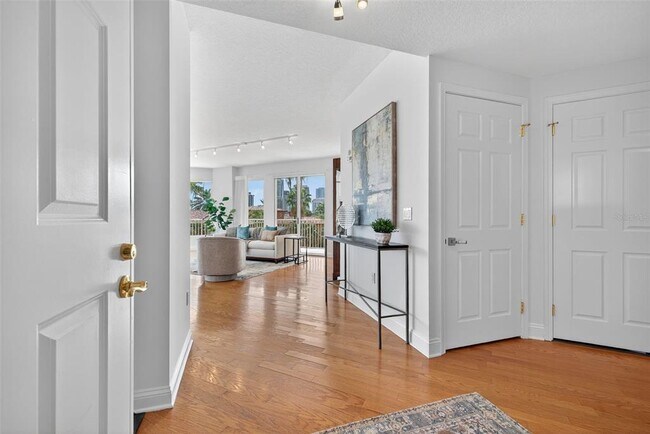 Building Photo - 555 5th Ave NE