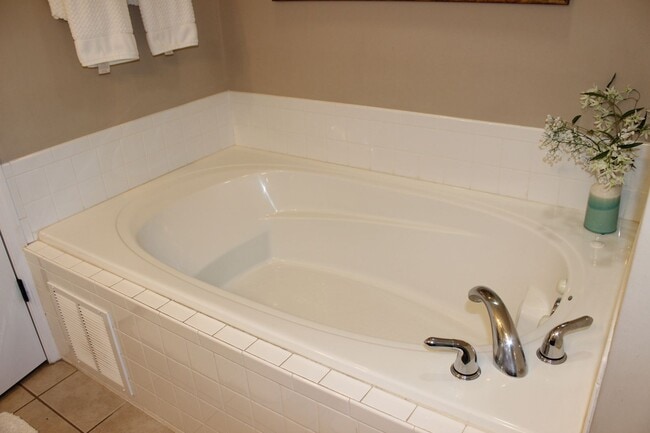 Building Photo - Amazing 3 bd/2.5bth in Farragut!!