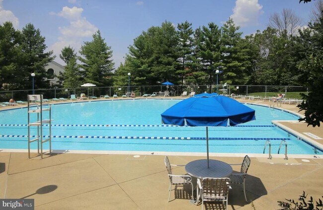 Building Photo - 8048 Hilliard Dr