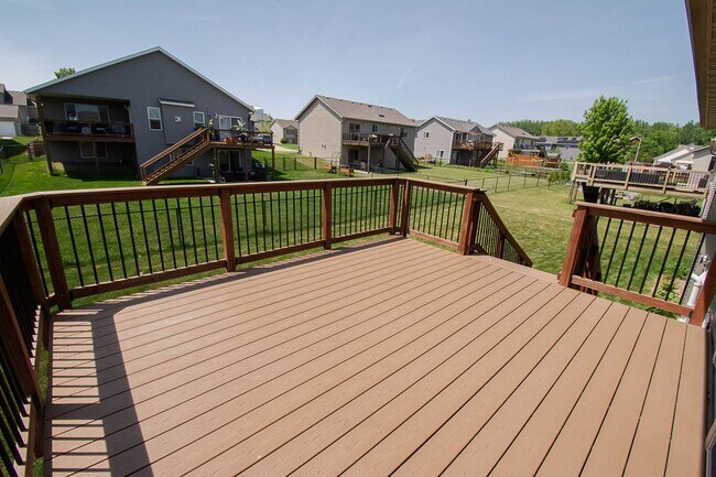 Building Photo - Beautiful NW Rochester home w/upgraded finishes!
