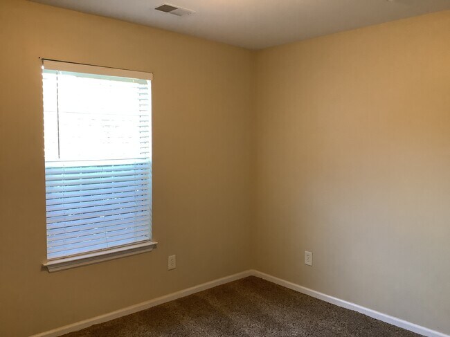 Building Photo - 7204 Weavers Way