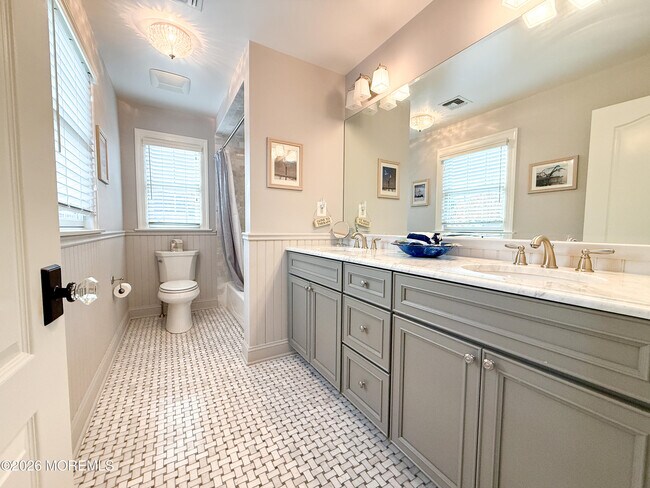 Building Photo - 315 Pitney Ave