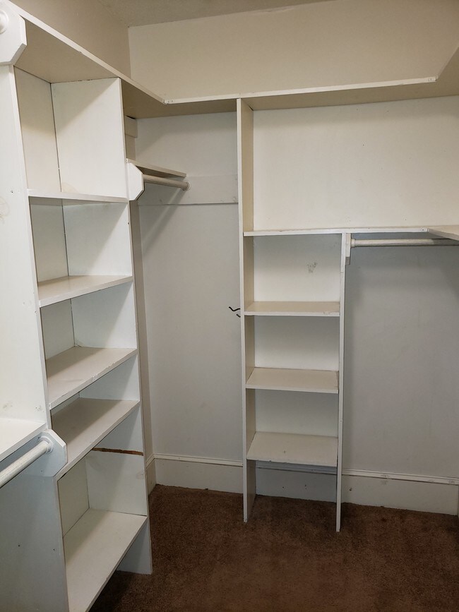 walk-in closet - 4411 Kaplan Dr