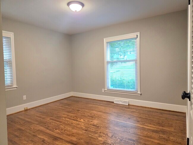 Building Photo - 6126 Netherwood Dr