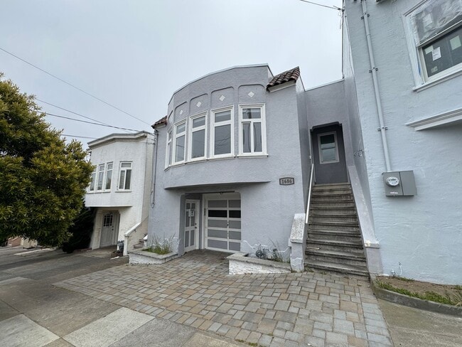 Primary Photo - Stunning 4BD/4BA Contemporary Home with Go...
