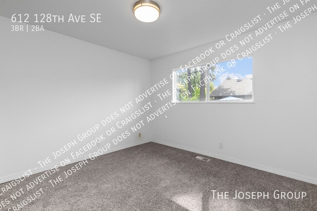 Building Photo - 612 128th Ave SE