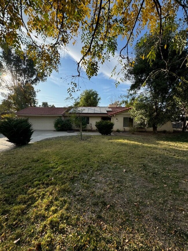 Building Photo - Beautiful Home in the Heart of Hemet