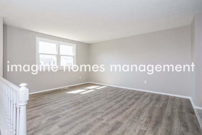 Building Photo - Available in June! Fully Renovated 4 Bedro...