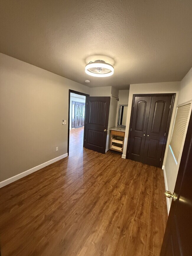 Building Photo - "Charming 2-Bed Oasis in Westminster – Cozy Living"