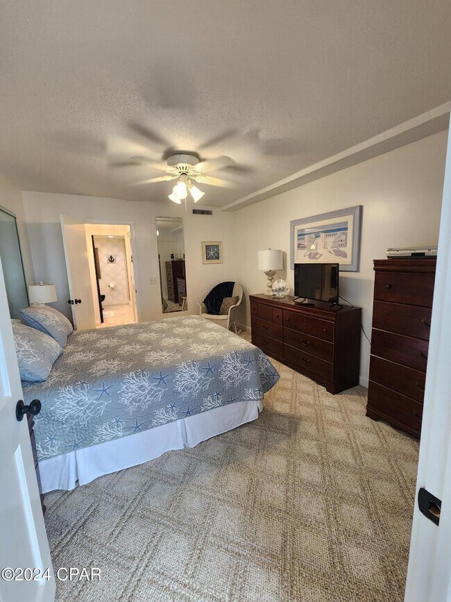 Building Photo - 4726 Bay Point Rd