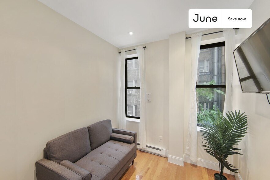 Building Photo - 235 W 109th St
