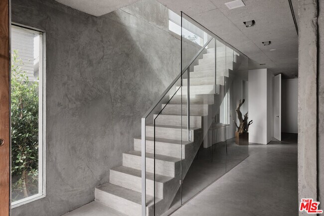 Building Photo - 533 Grand Blvd