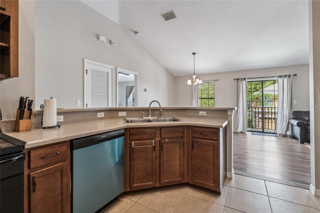 Building Photo - 5534 Kinglethill Dr