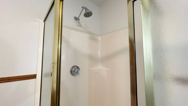 Building Photo - Gorgeous 3BR 1 Bathroom in Leominster