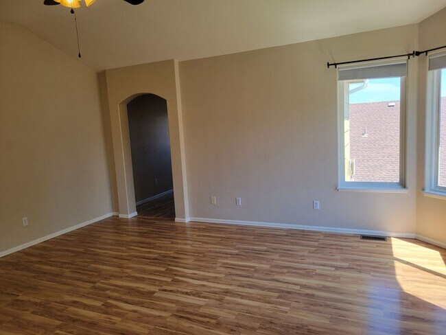 Building Photo - 4 Bedroom, 3.5 Bathroom Home with A/C! - A...