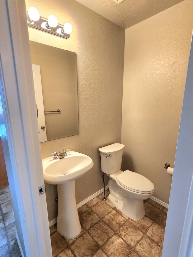 Building Photo - Move In Special- $500.00
