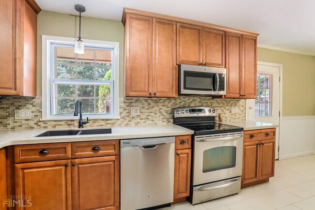 Building Photo - 3730 Marlborough Dr