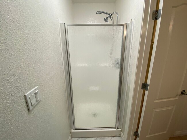 Building Photo - *Special* Charming 2 bedroom 2 bathroom Condo in Oceanside!