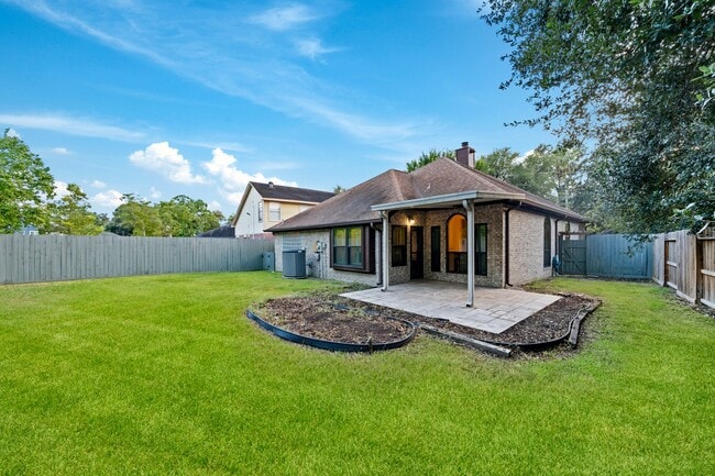 Building Photo - 5102 E Pagewick Dr