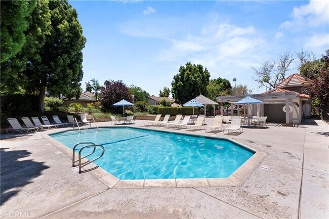 Building Photo - 2655 Victoria Park Dr