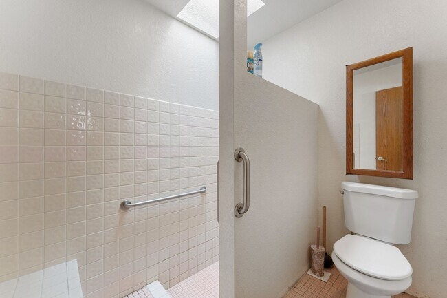 Building Photo - 1099 Pueblo Dr