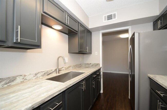 Building Photo - 5650 Birchmont Dr