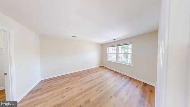 Building Photo - 18318 Streamside Dr