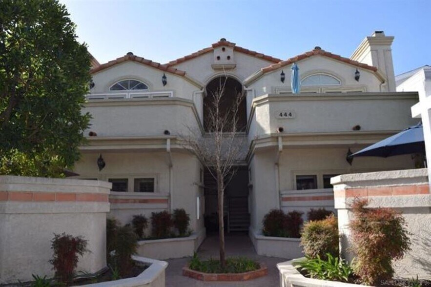 Primary Photo - 444 E Ave