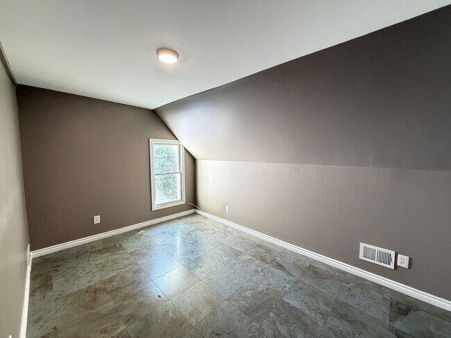 Building Photo - 11 Pooley Pl