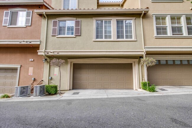 Building Photo - Modern Communication Hill Townhome | Panoramic Mountain Views