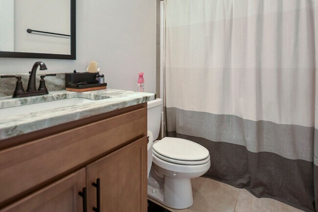 Building Photo - Pet Friendly Four Bedroom!