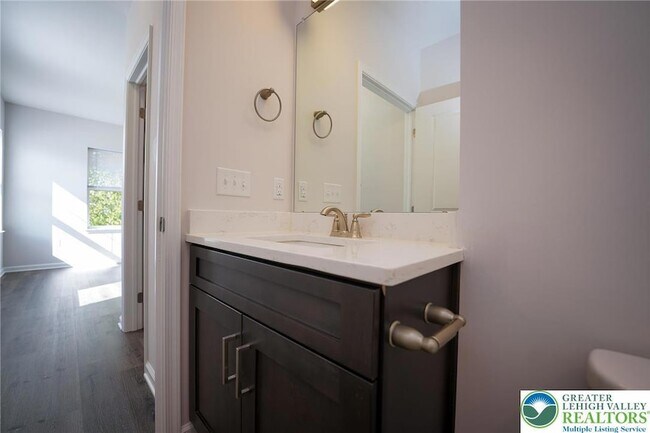 Building Photo - 1210 Eaton Ave