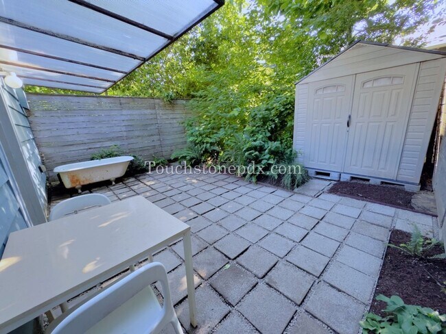 Building Photo - 2025-AZIMUTH1