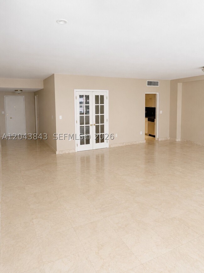Building Photo - 5255 Collins Ave