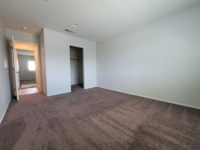 Building Photo - Modern 2-Story 4-Bedroom Home in Jurupa Va...