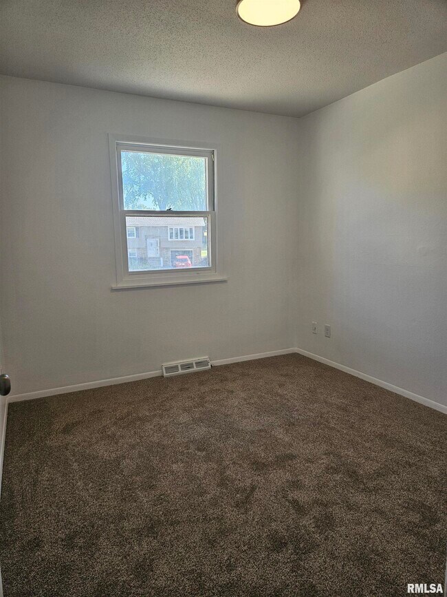 Building Photo - 2530 Saint John Ct