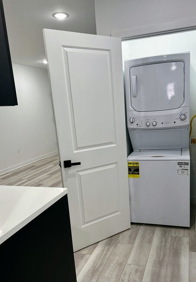 Building Photo - Renovated 2BR/2BA w/ Private Yard, Porch & In-Unit Laundry