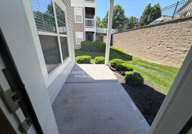 Building Photo - 1 Bedroom Luxury Apartment in the Northland of KCMO