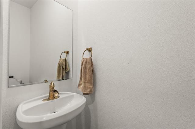 Building Photo - 1733 Lake Grove Dr