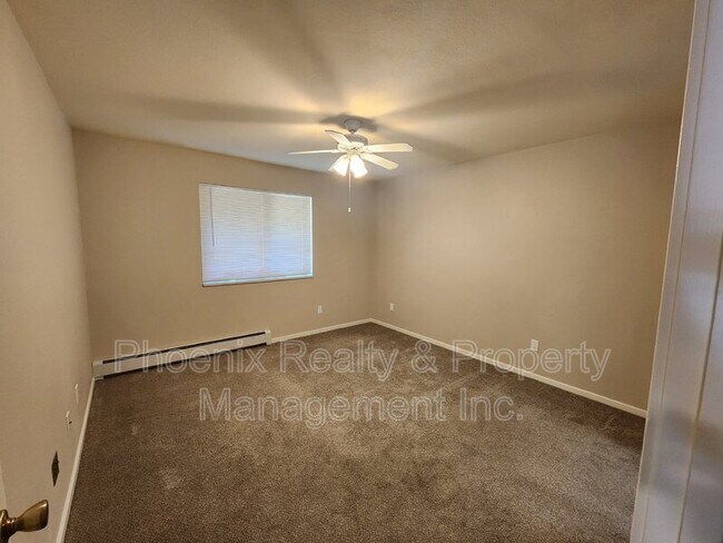 Building Photo - 2800 Kalmia Ave