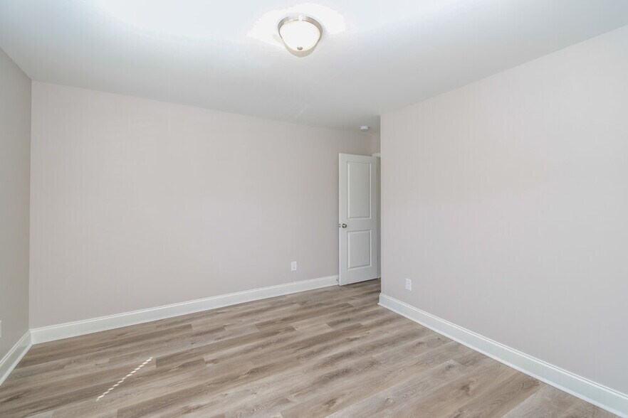 Building Photo - 313 Kenmore Ct