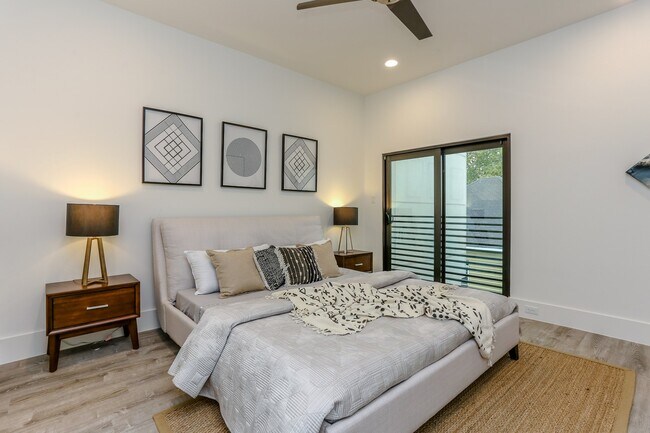 Building Photo - 3404 Saltus St