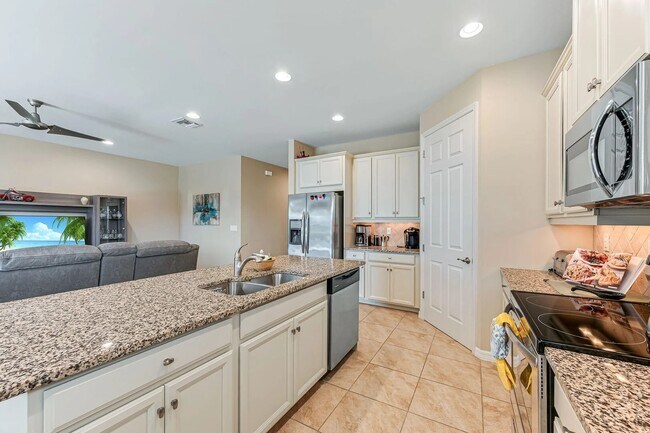 Building Photo - 3036 SW 26th Pl