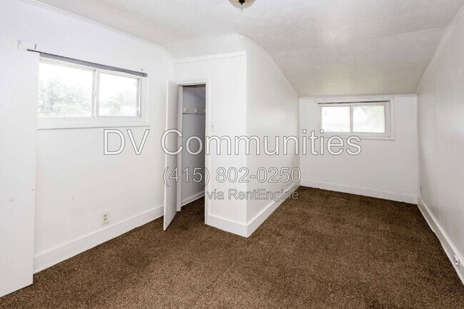 Building Photo - 54 E 220th St