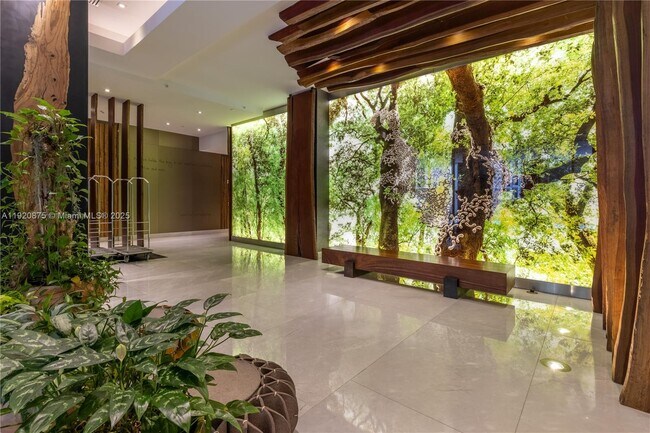 Building Photo - 1010 Brickell Ave